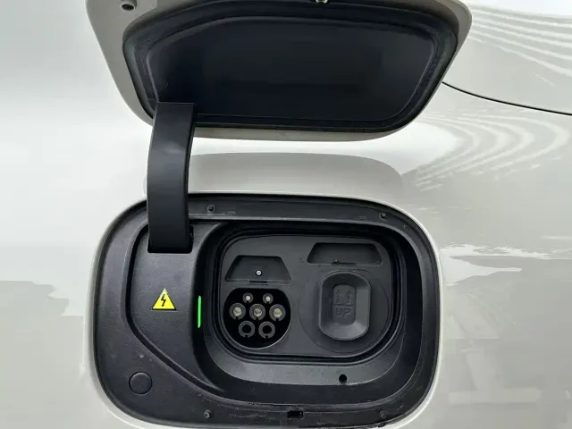 Xiaomi SU7 — Фото автомобиля 23