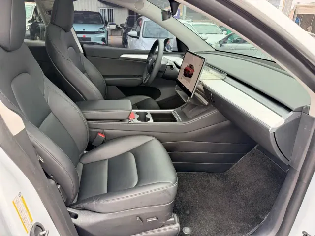 Tesla Model Y — Фото автомобиля 5