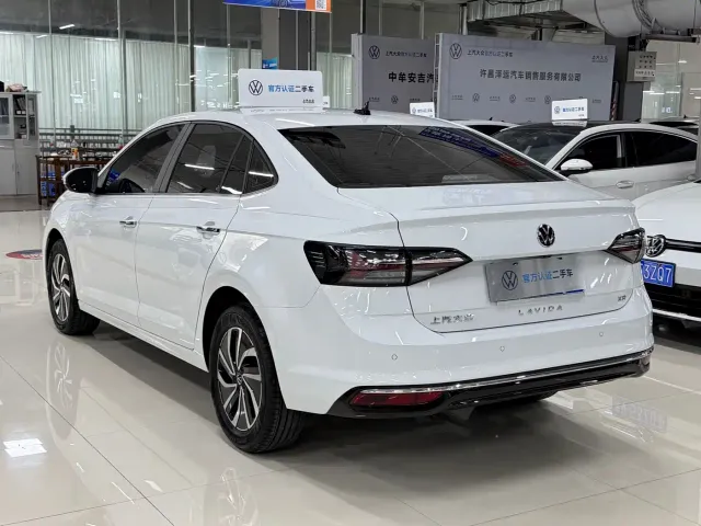 Volkswagen Lavida — Фото автомобиля 6