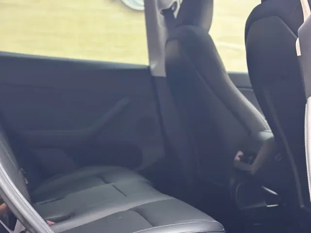 Tesla Model Y — Фото автомобиля 6