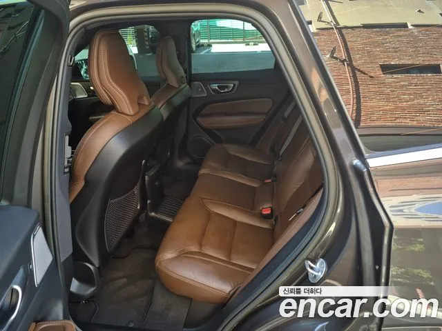 Volvo XC60 Generation 2 — Фото автомобиля 11