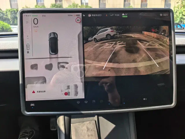 Tesla Model 3 — Фото автомобиля 11