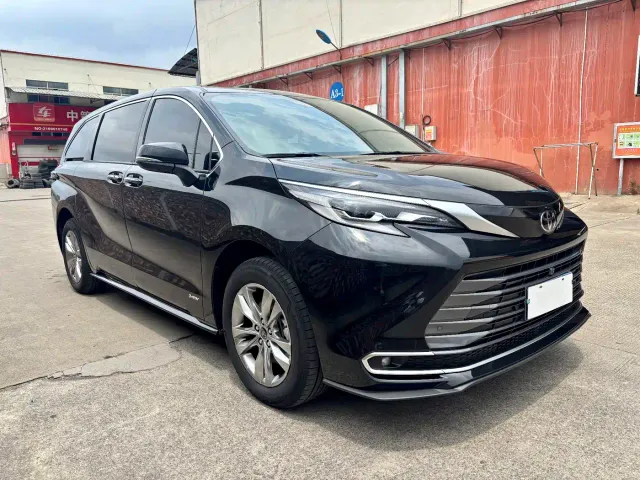 Toyota Sienna — Фото автомобиля 3