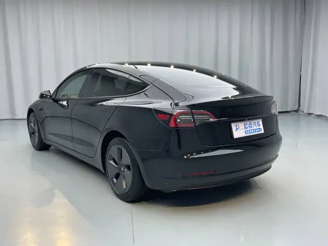 Tesla Model 3 — Фото автомобиля 6