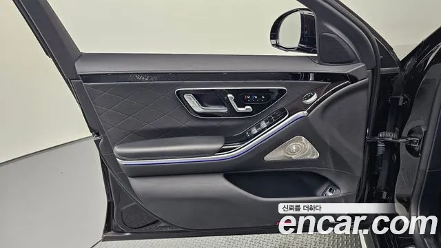 Mercedes-Benz S-Class — Фото автомобиля 24