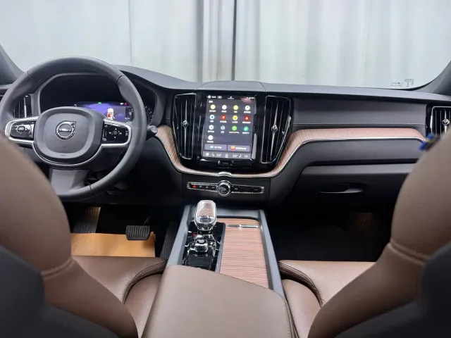Volvo XC60 — Фото автомобиля 9