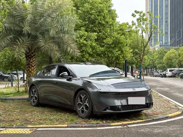 Lynk & Co Z10 — Фото автомобиля 3