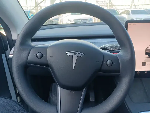 Tesla Model Y — Фото автомобиля 25