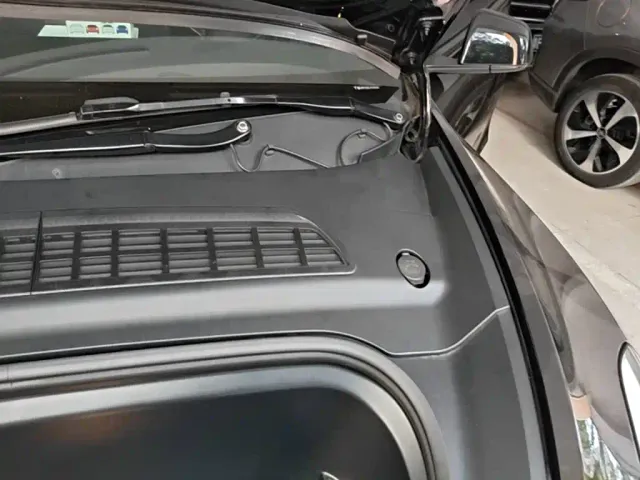 Tesla Model Y — Фото автомобиля 19