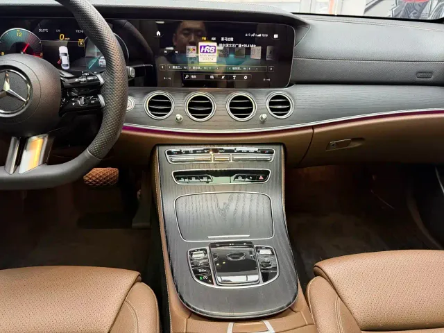 Mercedes-Benz E-Class — Фото автомобиля 21