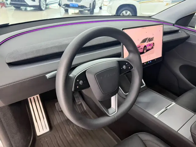 Tesla Model Y — Фото автомобиля 6