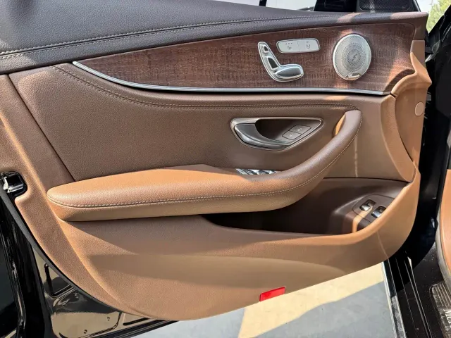 Mercedes-Benz E-Class — Фото автомобиля 7