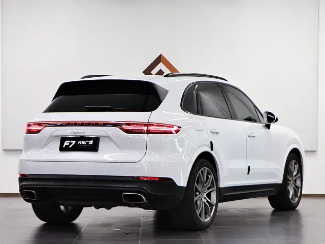 Porsche Cayenne — Фото автомобиля 6