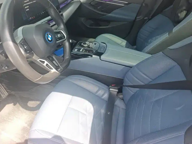 BMW i5 — Фото автомобиля 9