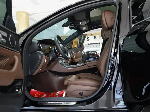 Mercedes-Benz E-Class — Фото автомобиля 5