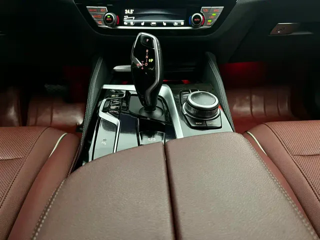 BMW 5 Series — Фото автомобиля 12