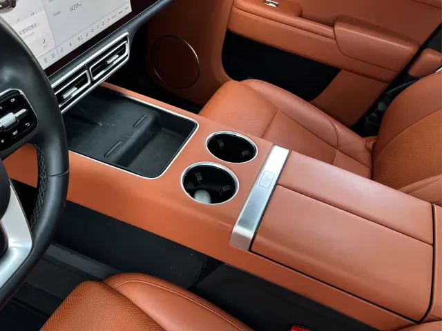 Li Auto L8 — Фото автомобиля 11