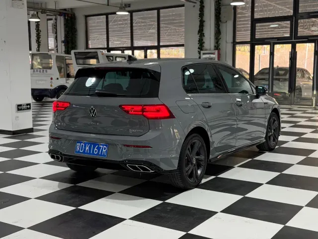 Volkswagen Golf — Фото автомобиля 21