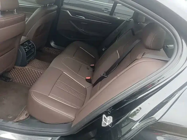 BMW 5 Series — Фото автомобиля 16