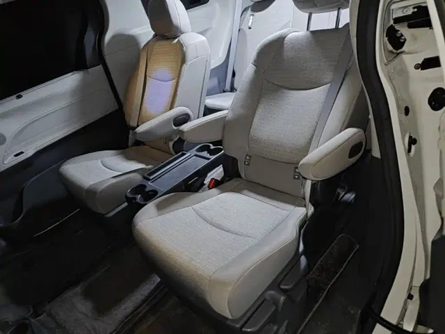 Toyota Sienna — Фото автомобиля 16