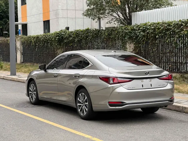 Lexus ES — Фото автомобиля 6