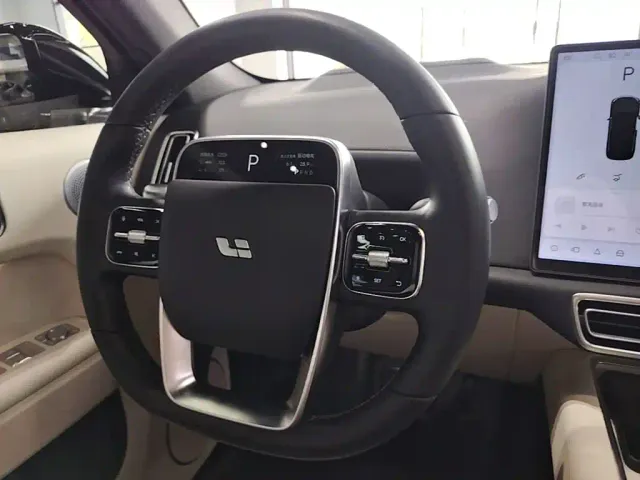 Li Auto L7 — Фото автомобиля 10