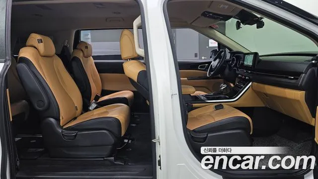 Kia Carnival Generation 4 — Фото автомобиля 12