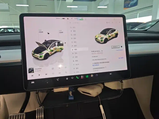 Tesla Model Y — Фото автомобиля 12