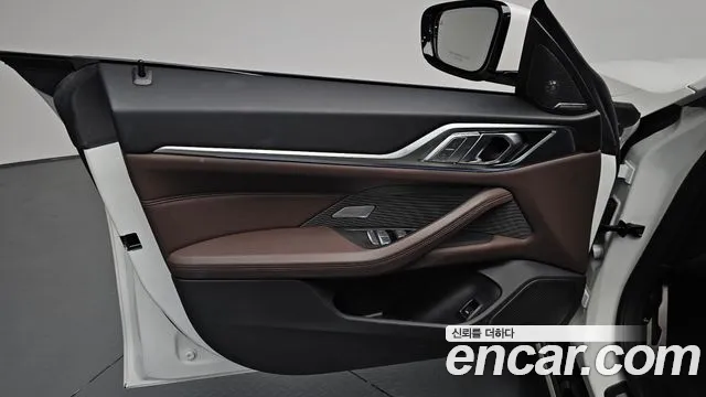 BMW i4 — Фото автомобиля 24