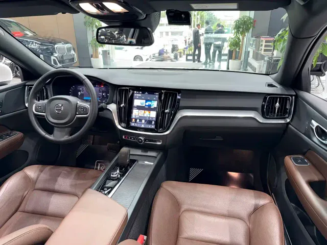 Volvo S60 — Фото автомобиля 5