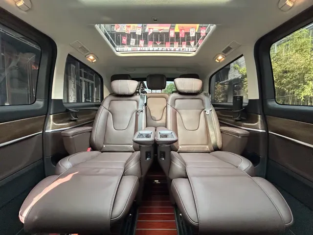 Mercedes-Benz V-Class — Фото автомобиля 16