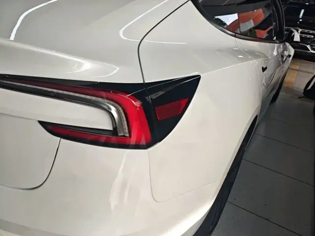 Tesla Model 3 — Фото автомобиля 7