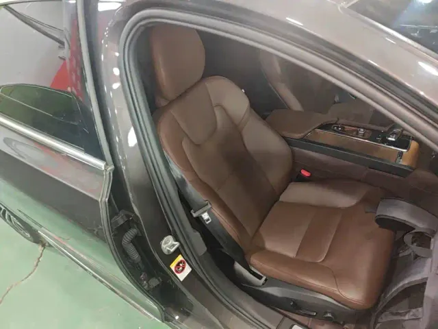 Volvo S90 — Фото автомобиля 24
