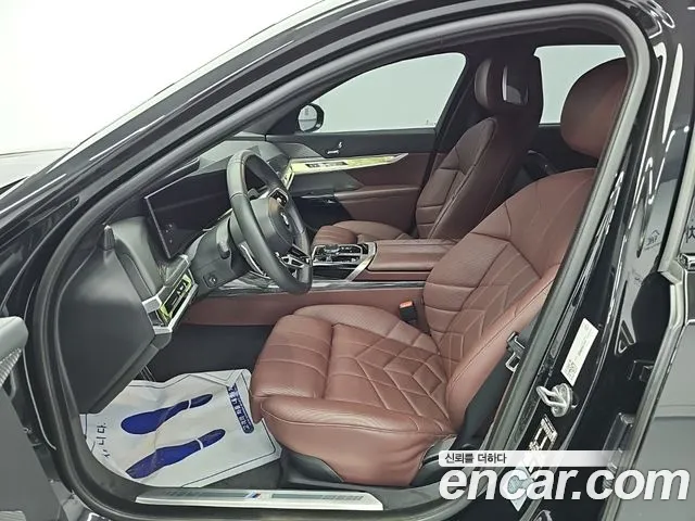 BMW 7 Series G70 — Фото автомобиля 11