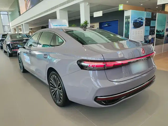 Volkswagen Passat — Фото автомобиля 4