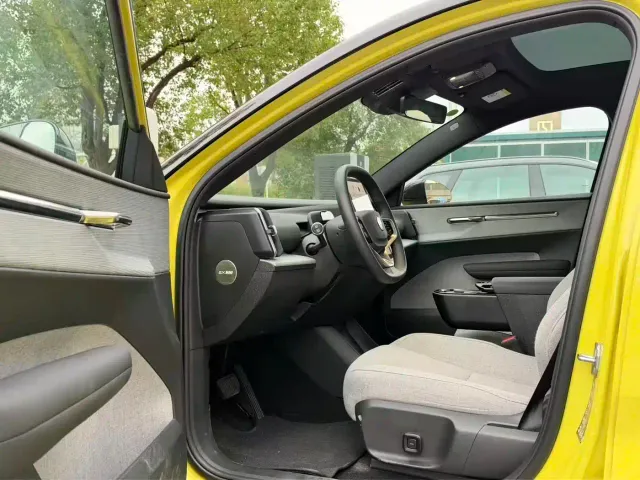 Volvo EX30 — Фото автомобиля 4