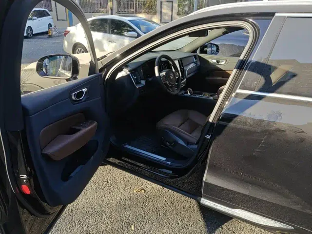 Volvo XC60 — Фото автомобиля 12