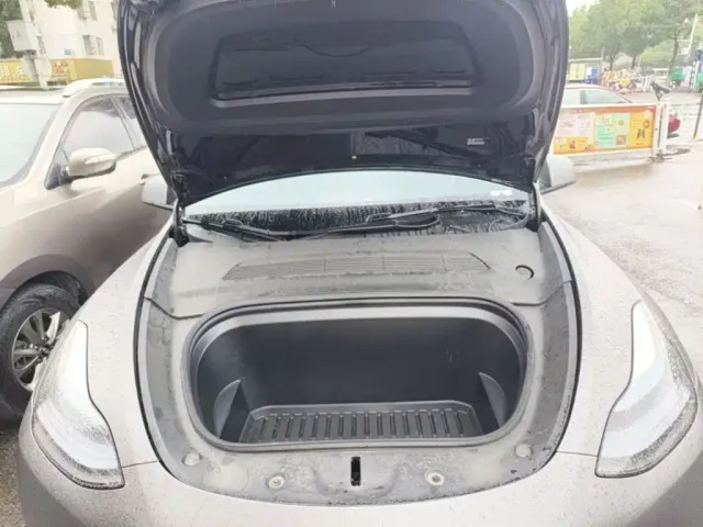 Tesla Model Y — Фото автомобиля 19