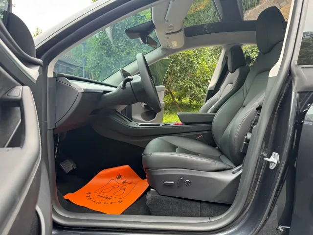 Tesla Model Y — Фото автомобиля 5