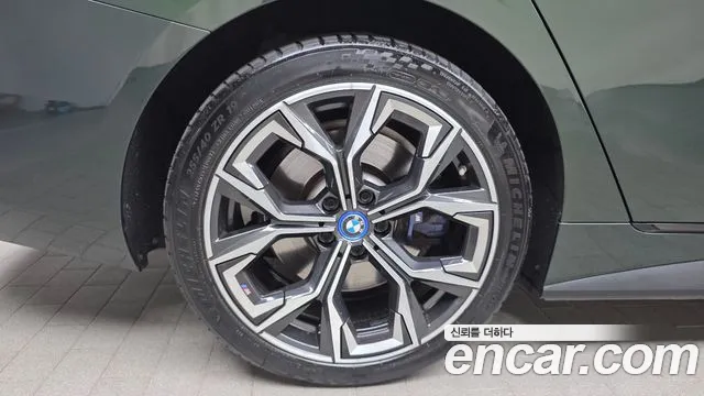 BMW i4 — Фото автомобиля 5