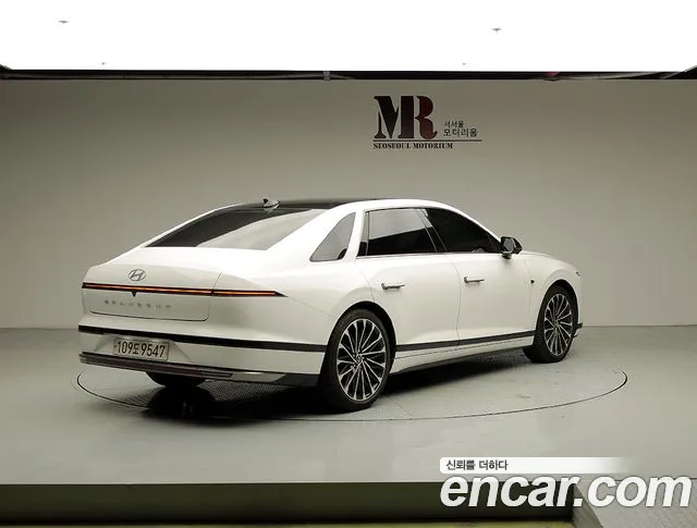 Hyundai Grandeur Grandeur (GN7) 3.5 Бензин 4WD — Фото автомобиля 3