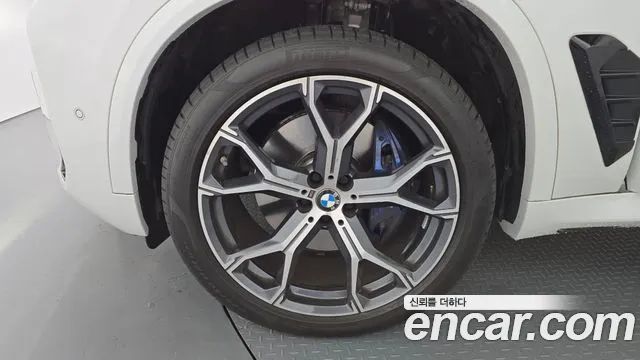 BMW X5 xDrive 40i M Sport — Фото автомобиля 5