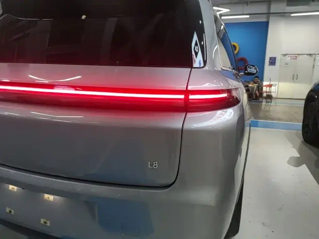 Li Auto L8 — Фото автомобиля 7