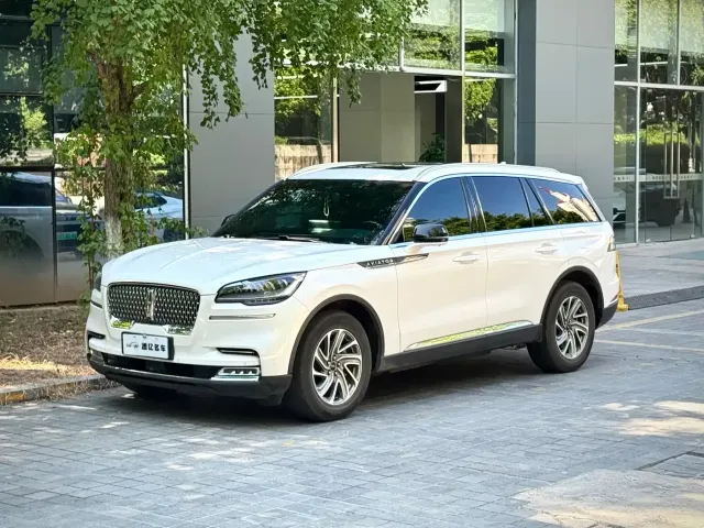 Фотография автомобиля — Lincoln Aviator