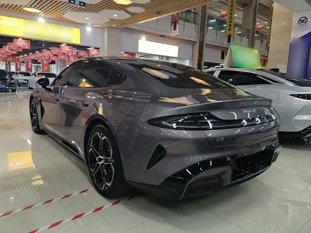 Xiaomi SU7 — Фото автомобиля 4