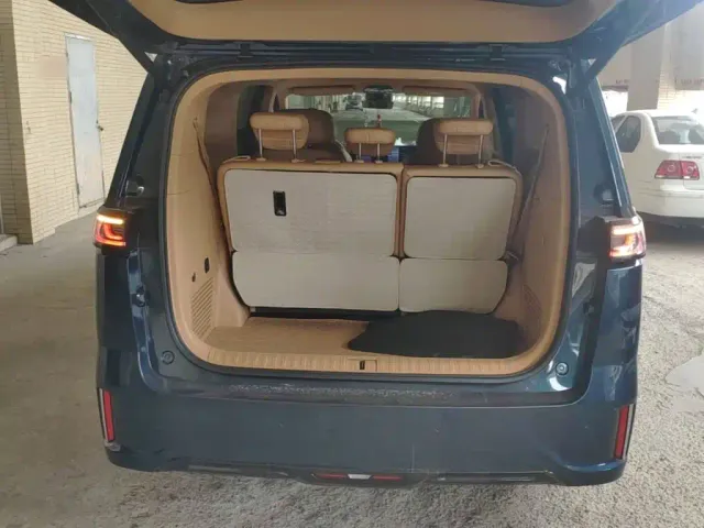 Voyah Auto Voyah Dreamer 2025 PHEV AWD Excellent Kunpeng Edition — Фото автомобиля 18