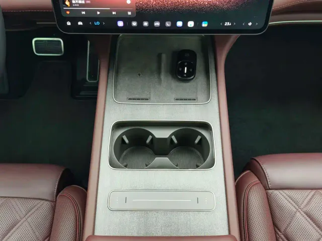 Nio ES8 — Фото автомобиля 19
