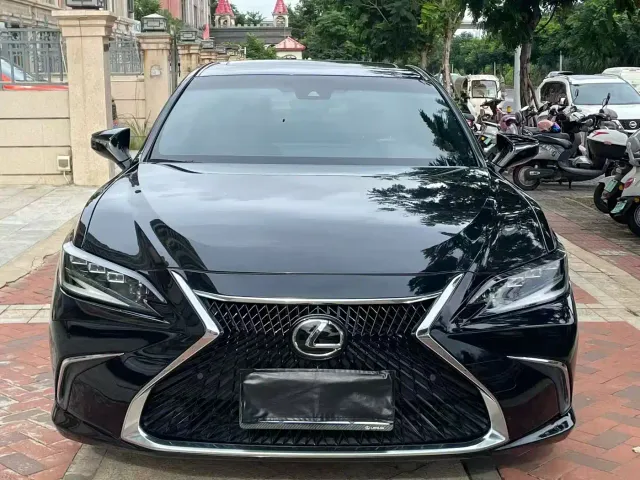 Lexus ES — Фото автомобиля 2