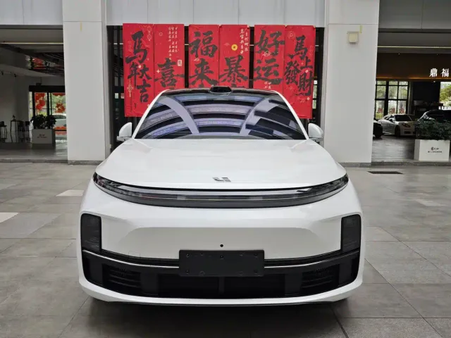 Li Auto L7 — Фото автомобиля 2