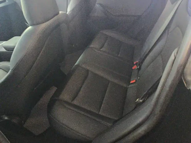 Tesla Model 3 — Фото автомобиля 11